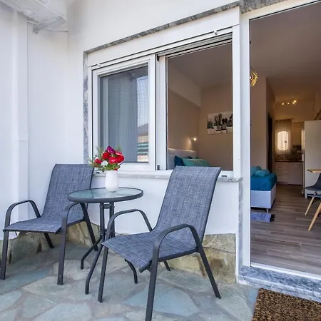 Doukas & * Skála Marión