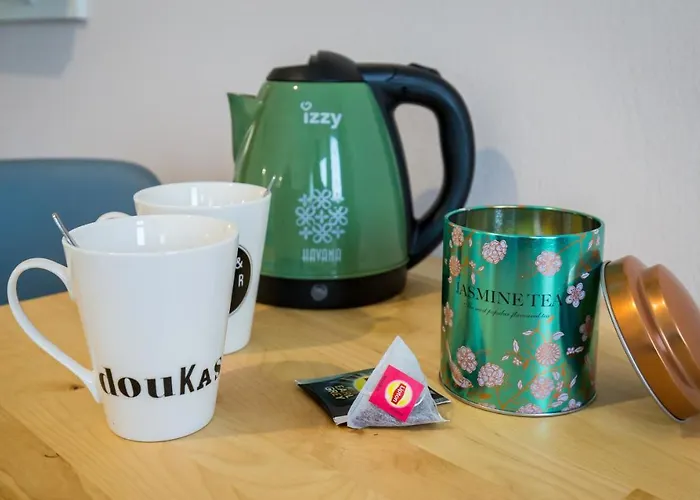 Doukas & Apartamento *